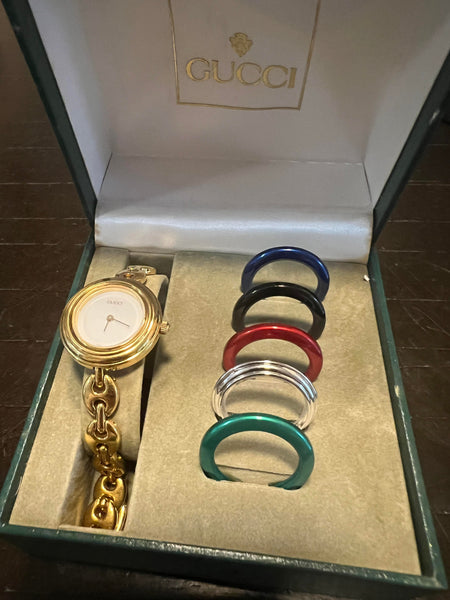 Vintage Gucci Watch with Interchangeable Bezels – Gift of  display picture 1